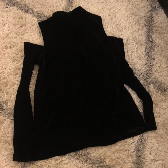 Velvet Cold Shoulder Cut Out Top M NWT - Picture 2 of 3